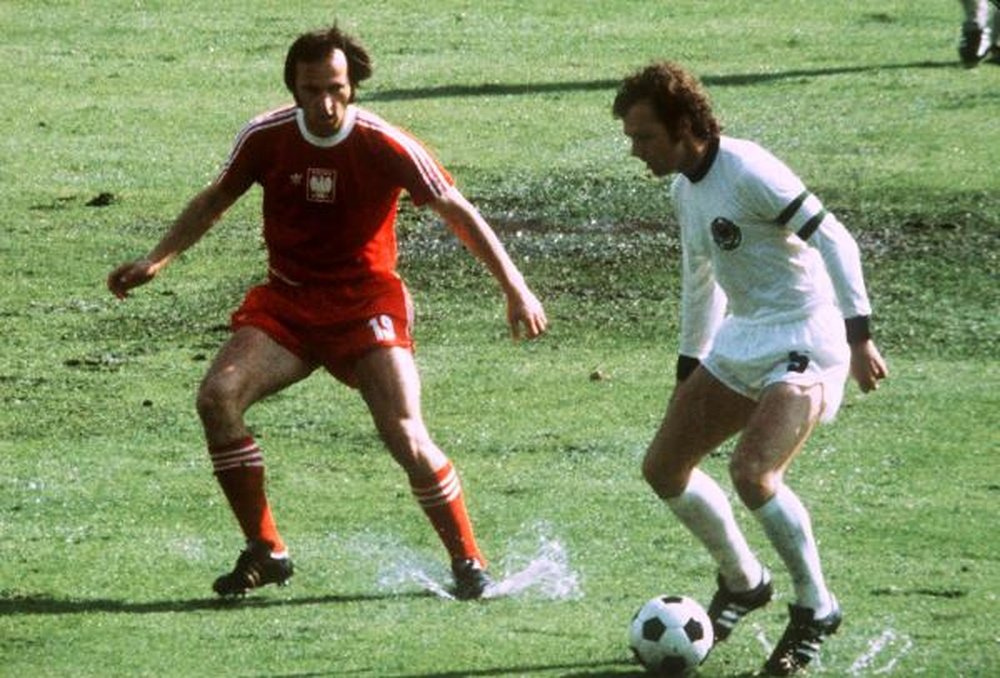 Polonia y Alemania se enfrentan en el Mundial de 1974.