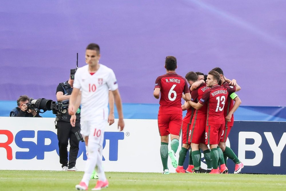 Portugal derrotou a Sérvia por 2-0. Twitter
