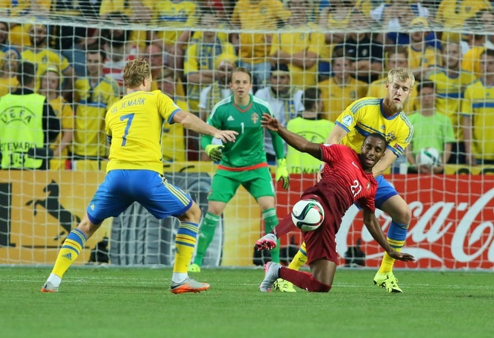 Portugal forward Ricardo (2-R) and Sweden's defender Filip Helander (R) vie for the ball during the UEFA Under 21 European Championship in Prague on June 30, 2015.