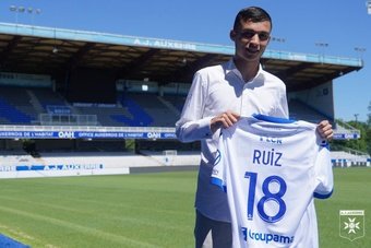 Despedido recientemente por el Barça, Kays Ruiz ficha por el Auxerre. Auxerre