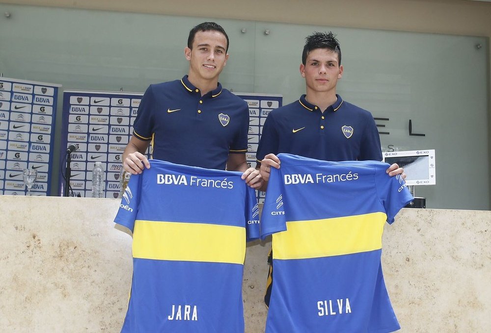 Presentación de Leonardo Jara y Silva, posando con la camiseta de Boca Juniors. Twitter