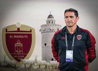 El técnico español Manolo Jiménez emprende una nueva aventura en tierras de Oriente Próximo. Concretamente, en el Al Wahda, club de la Liga Emiratos por el que ha fichado después de más de un año sin dirigir a un equipo.
