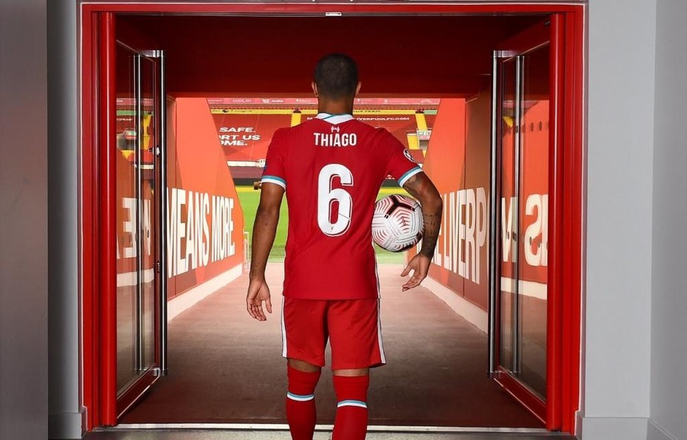 El Bayern emitió un comunicado y lamentó la marcha de Thiago. Twitter/LFC