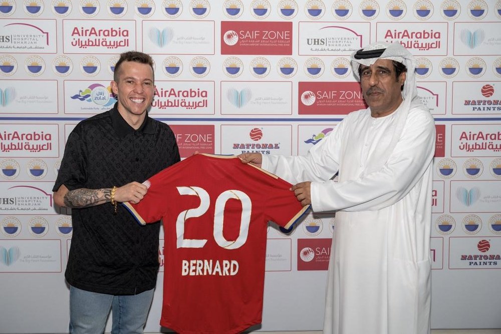Bernard fichó por el Sharjah de la Liga de Emiratos Árabe. SharjahFC