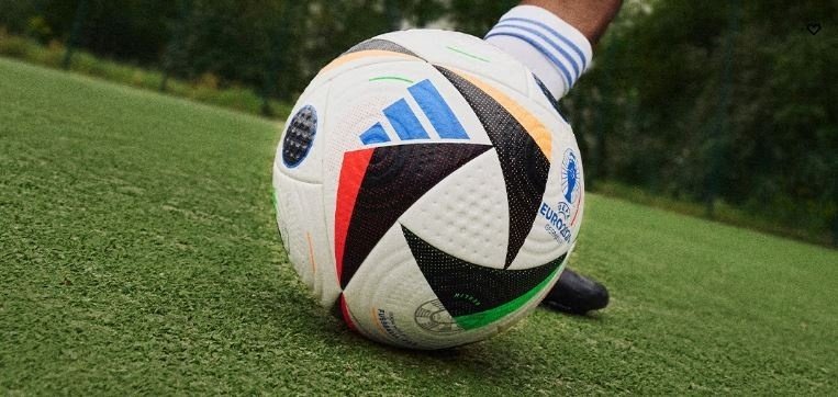 Así es 'Fussballliebe', el balón oficial de la Eurocopa 2024 que ayudará al  VAR