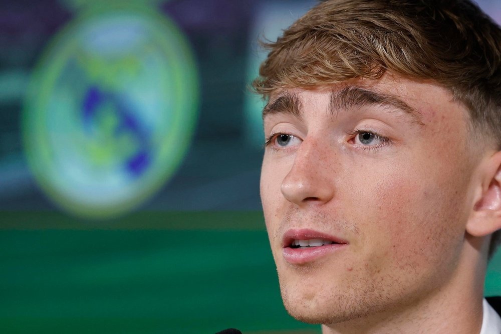 Huijsen apologises for his dismissal. EFE/Archive