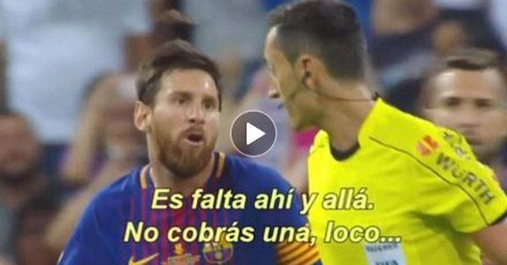 Protestas de Messi al árbitro de la vuelta de la Supercopa. ESPN