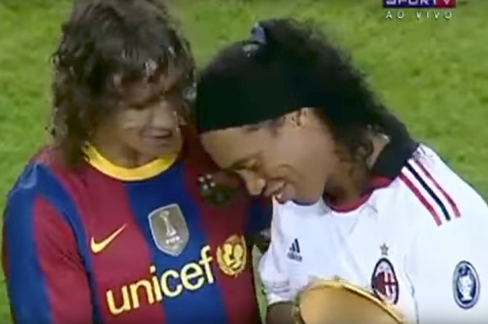 Le joli souvenir que Ronaldinho a vécu au Camp Nou et qu'il n'oubliera jamais. Youtube