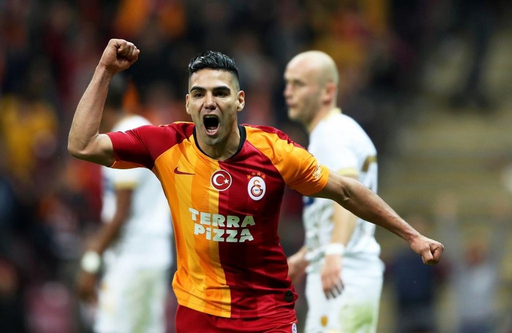 Radamel Falcao, do Galatasaray, questiona regra do retorno do futebol. Erdem Sahin/EFE