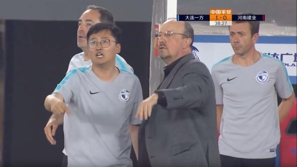 Rafa Benítez debutó con triunfo en el Dalian Yifang. Captura/Youtube/ChineseFootballLeague