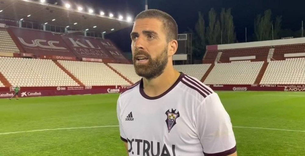 Rafa Gálvez llevó el brazalete de capitán ante el Castellón. Twitter/AlbaceteBPSAD