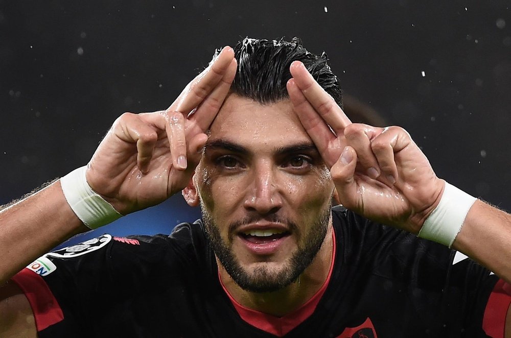 Rafa Mir was unable to attend Tuesday's training session with Valencia. EFE