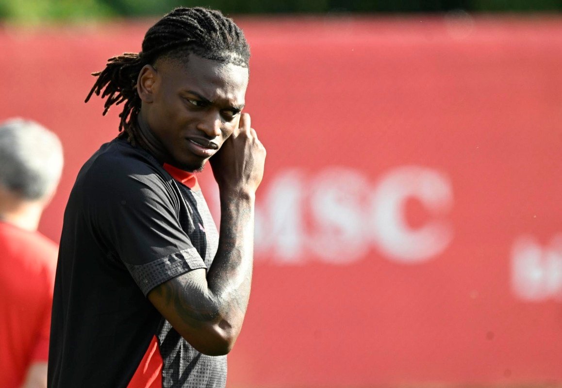 Il Milan perde Leão per il suo debutto in Serie A. EFE