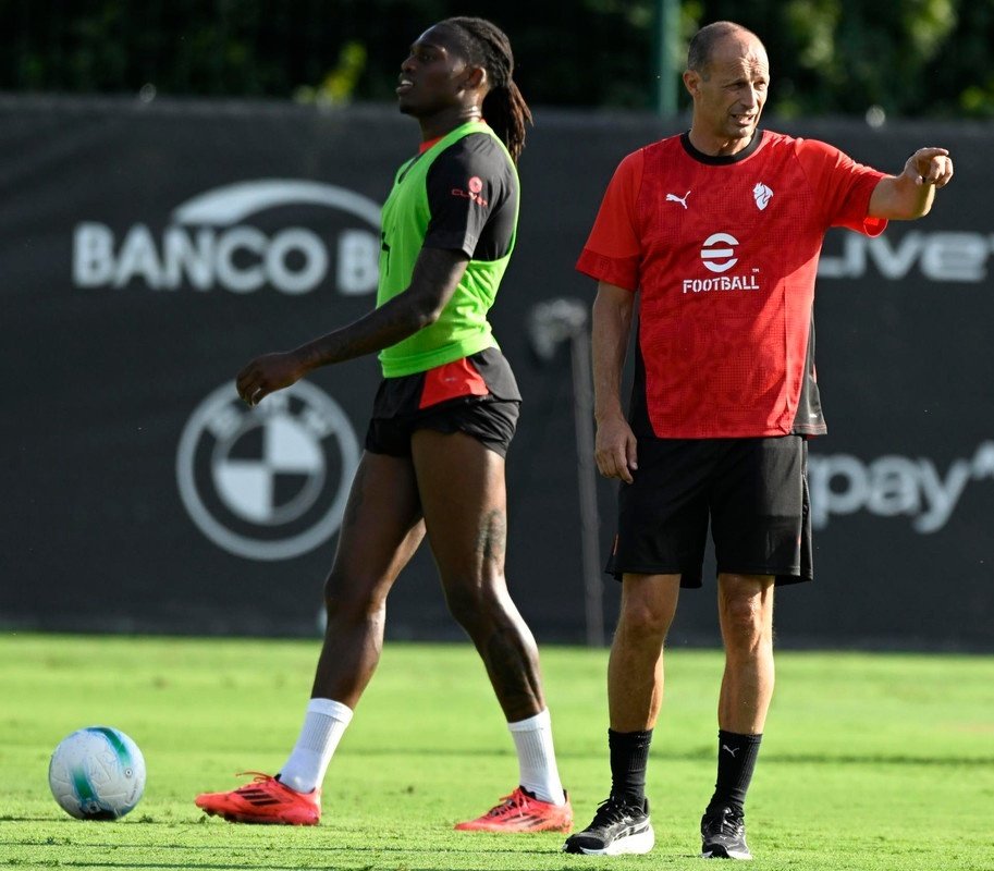 Leao assente contro il Bologna. EFE