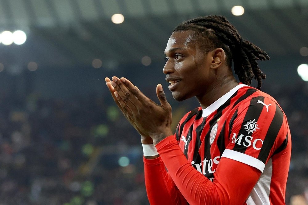 Le Milan a fixé son prix pour Rafael Leão. EFE/Gabriele Menis
