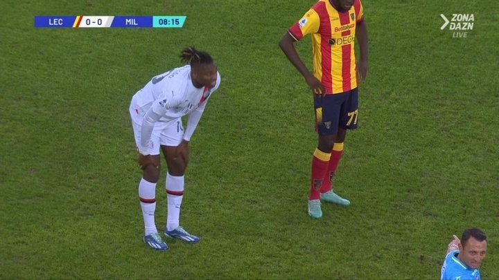 Leao goes off limping with harmstring injury against Lecce