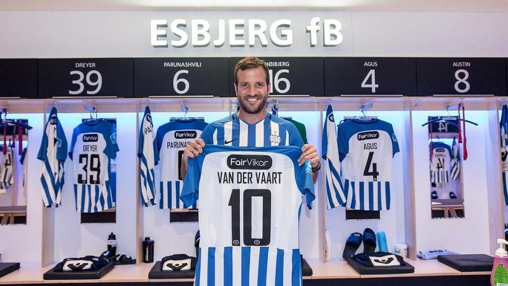 Van der Vaart firmó por una temporada. Twitter/rafvdvaart