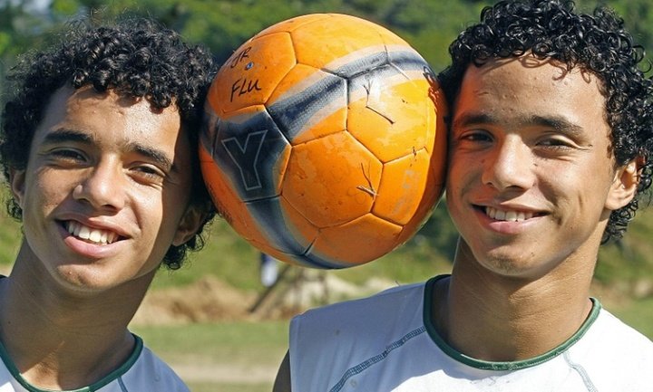 The Brazilian twins that Cristiano brought to Old Trafford
