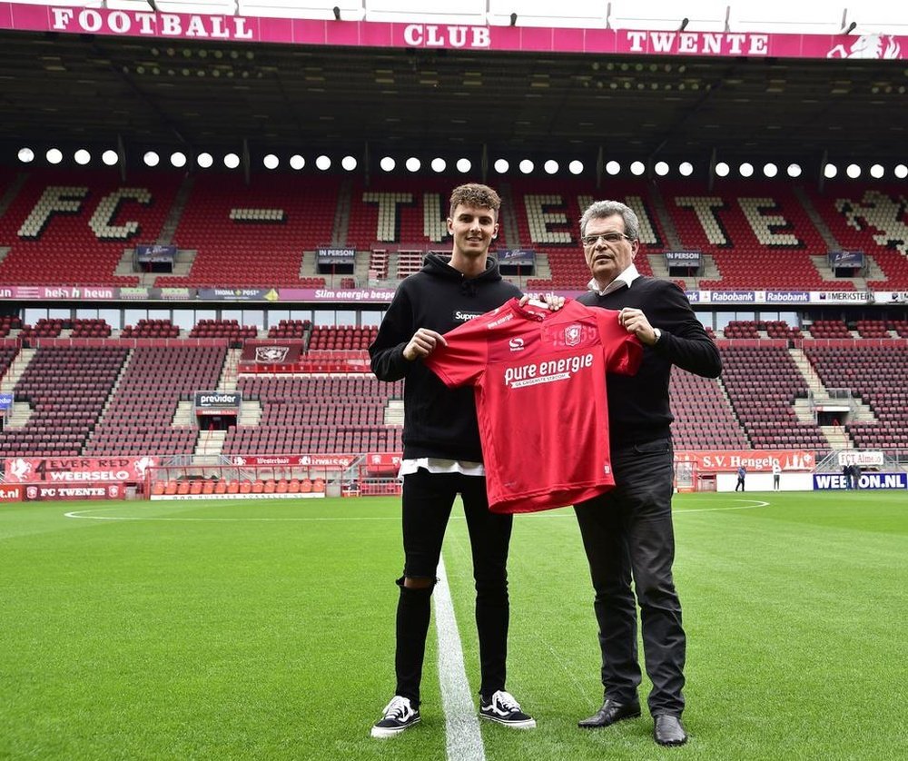 Rafik Zekhnini, nuevo jugador del Twente. Twitter/FCTwente