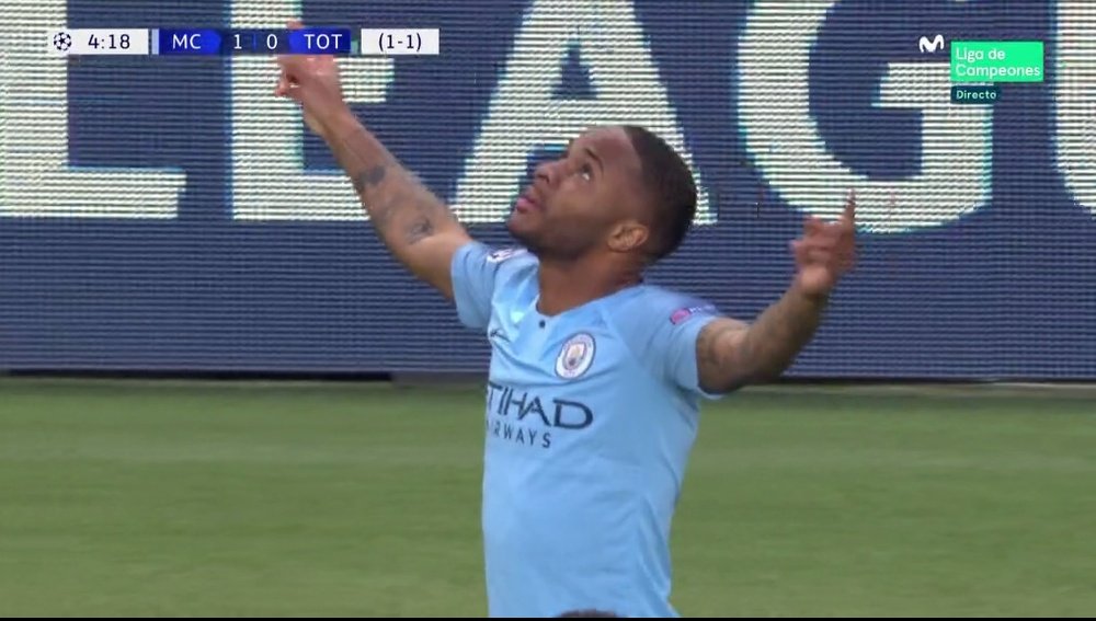Sterling continued his fine form as he put City ahead. Captura/Movistar