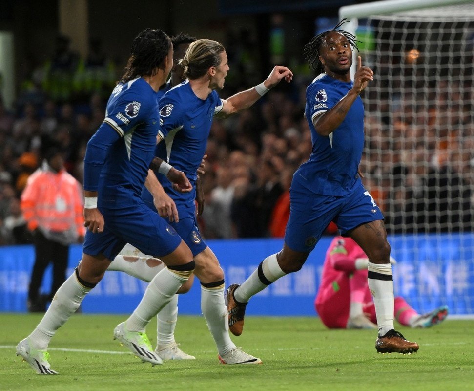 Após anúncio de possível venda, Chelsea vira e avança na Copa da Inglaterra