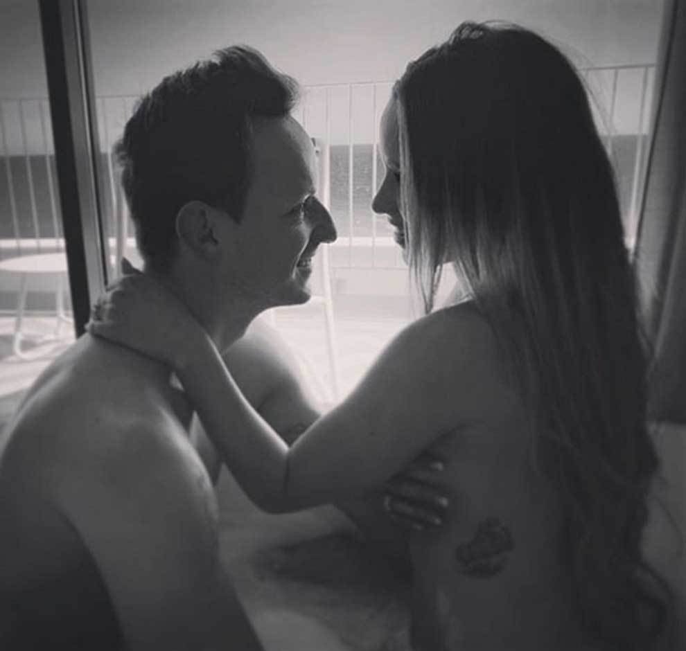 Rakitic y su mujer celebran su amor desnudos en un jacuzzi