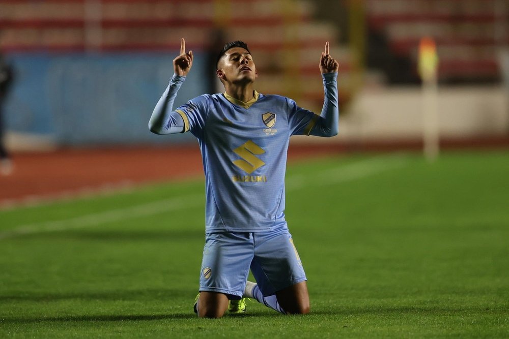 Ramiro Vaca presenta su candidatura a estrella de la Libertadores en el 3-0 de Bolívar. EFE