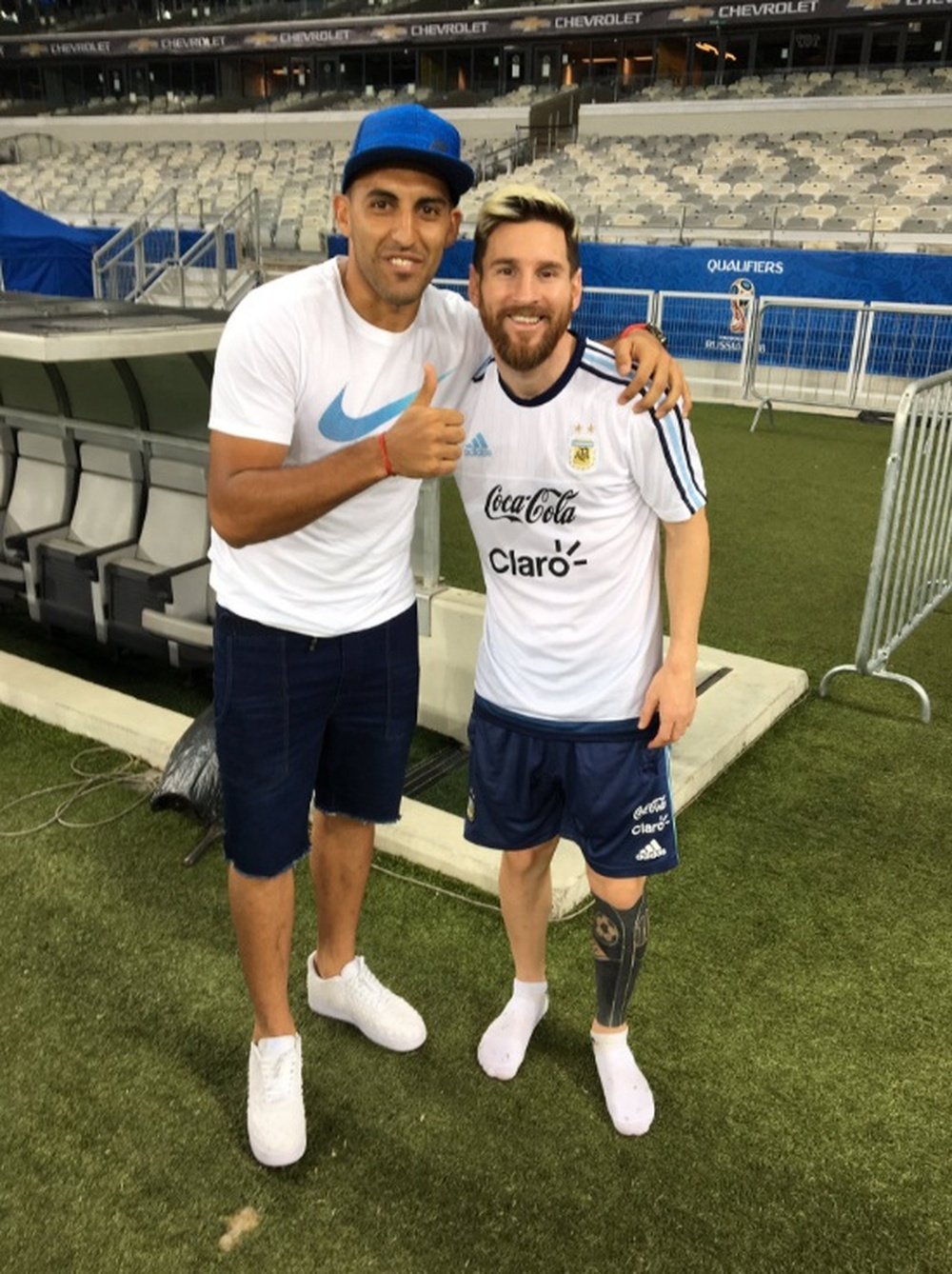 Ramón Darío Ábila 'Wanchope' junto a Leo Messi. WanchopeAbila9