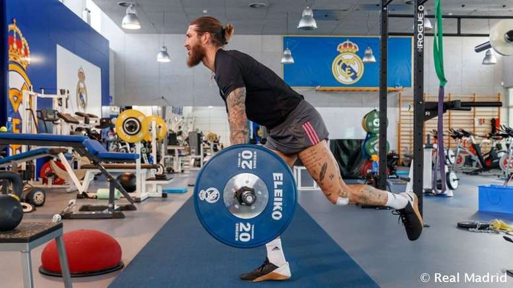 Ramos working out to shorten his recovery. RealMadrid