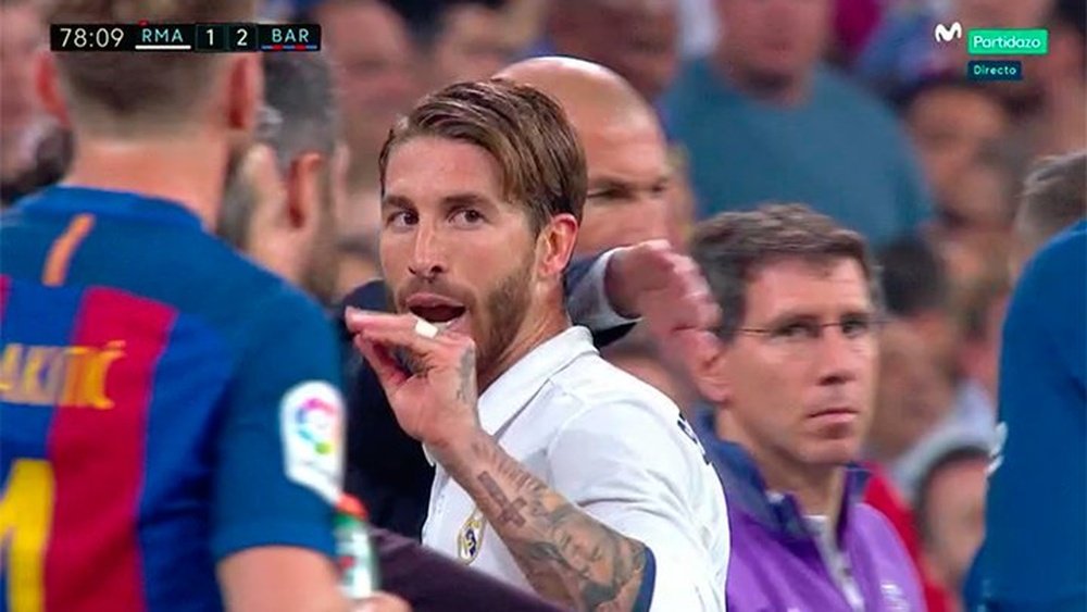 Ramos confronted Pique. Twitter