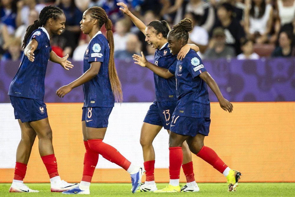 Francia venció por 2-1 a Inglaterra. EFE