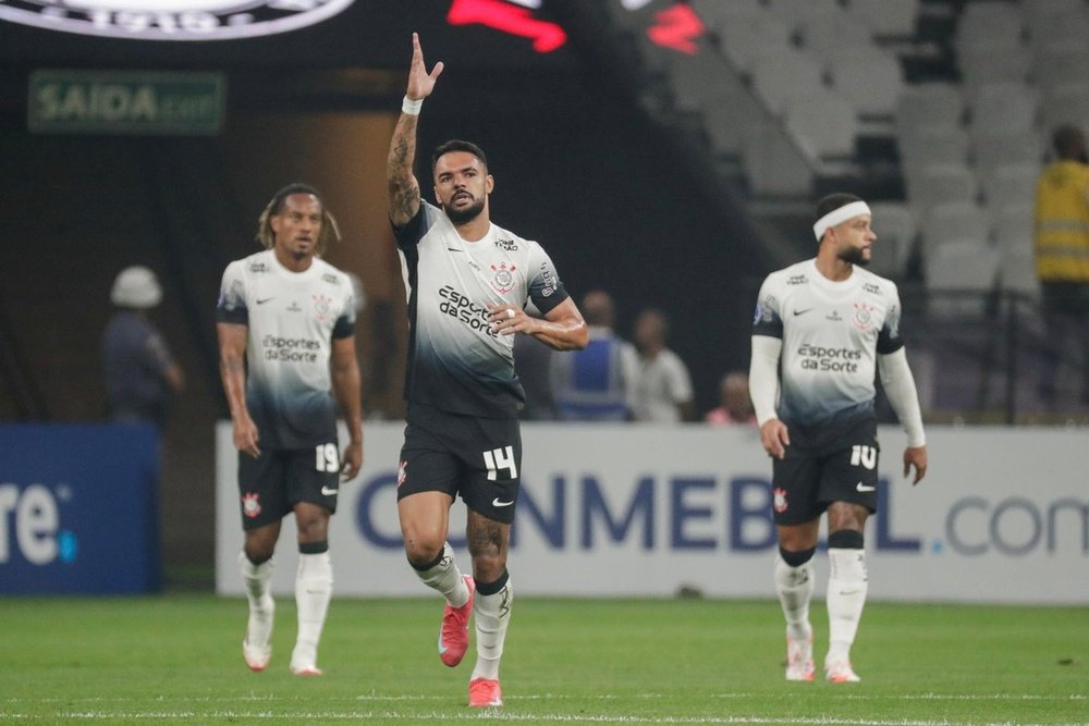 Palmeiras e Corinthians se enfrentam em clássico. EFE