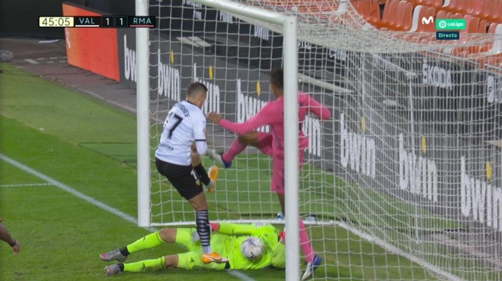 Valencia hit the front in controversial fashion. Screenshot/MovistarLaLiga