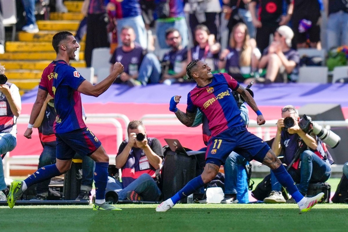 Raphinha hundió a Lucas y elevó el 4-2 en el 'Clásico'