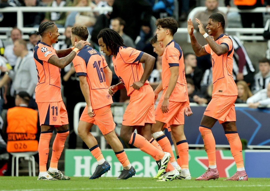 Kounde and Raphinha doubtful for El Clasico after training absences