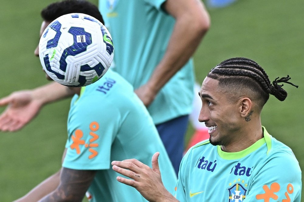 Notícias destacadas do futebol brasileiro no dia 25 de março de 2025.