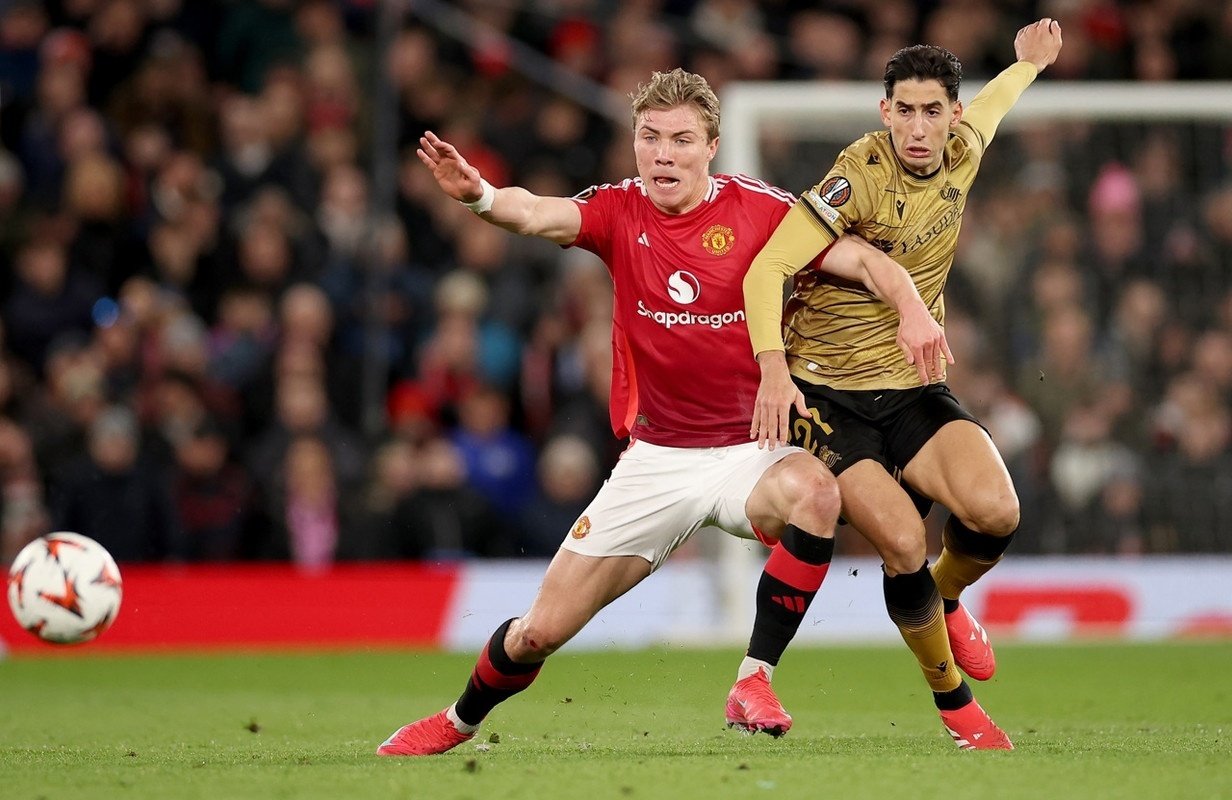 Hojlund grateful for support from Man Utd legend Schmeichel