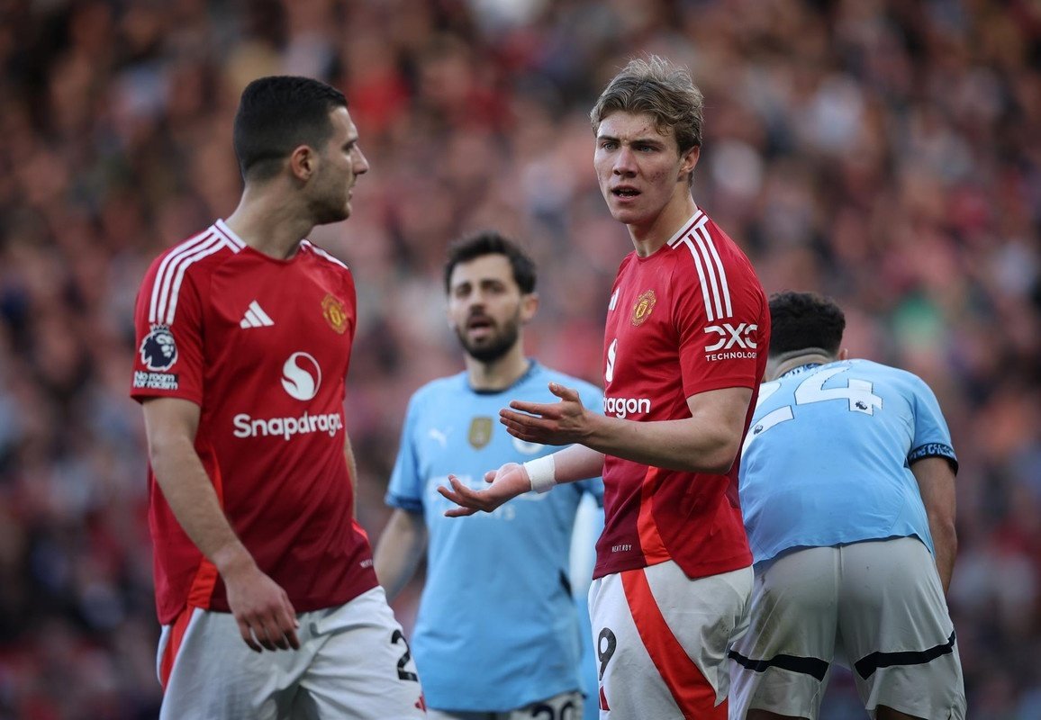 Ex-Man Utd legend offers Hojlund tactical advice amid ongoing struggles