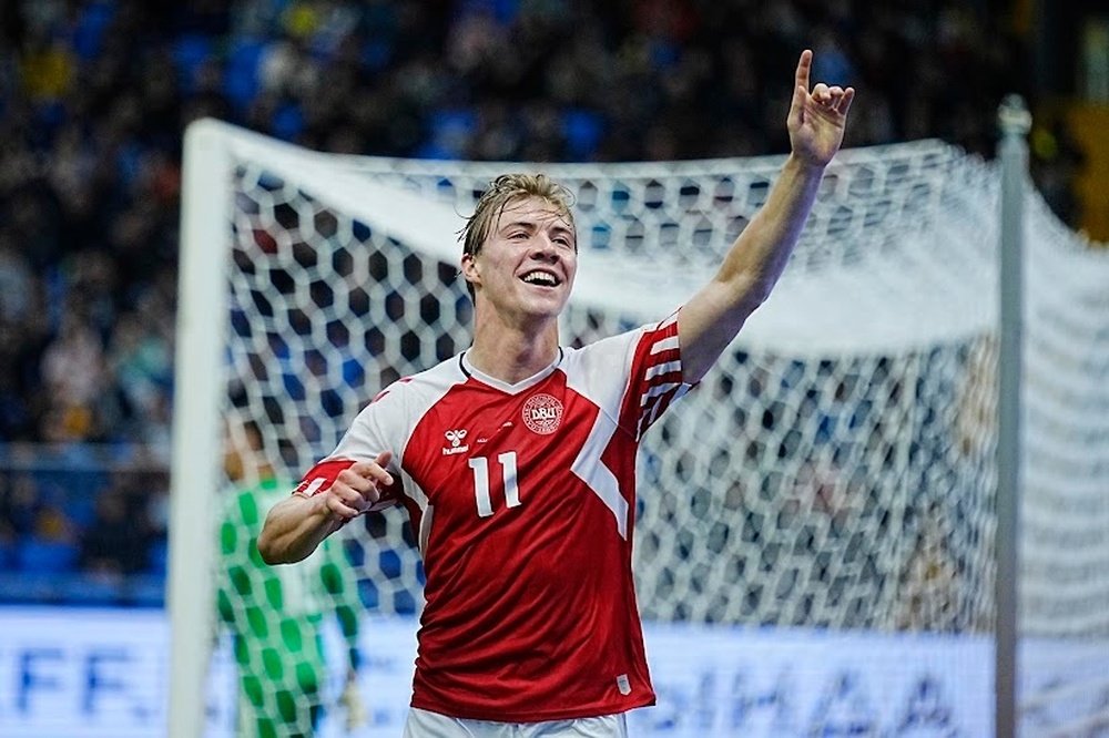 Hojlund has already passed his medical with Manchester United. EFE