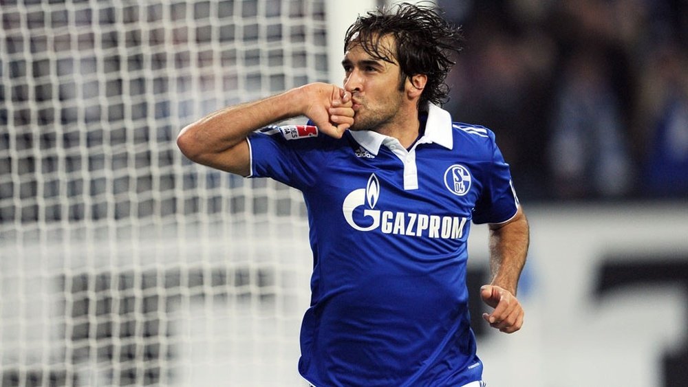 Raúl, durante un partido con el Schalke. Schalke04