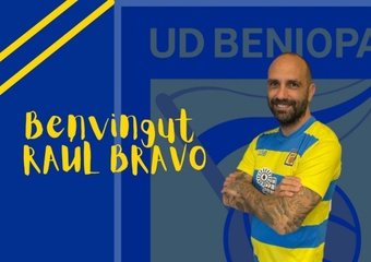 Raúl Bravo fue anunciado como nuevo fichaje de la UD Beniopa. Twitter/UDBeniopa