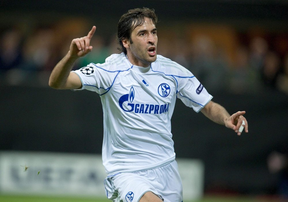 Schalke 04 pense toujours à Raul Gonzalez. EFE/Bernd Thissen