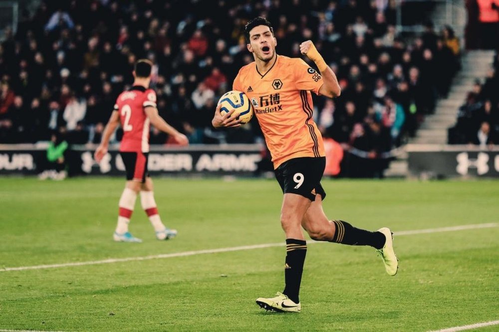 Raúl Jiménez, o maior goleador da história dos Wolves na Premier. Twitter/Wolves