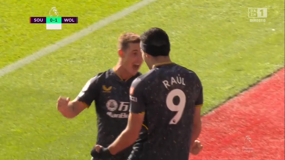 Raúl Jiménez volvió a marcar con los Wolves. Captura/DAZN