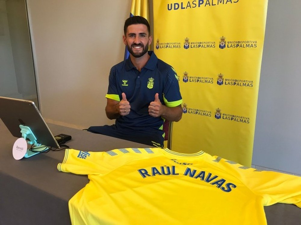 Raúl Navas fue presentado por Las Palmas y aseguró trabajo. Twitter/UDLP_Oficial