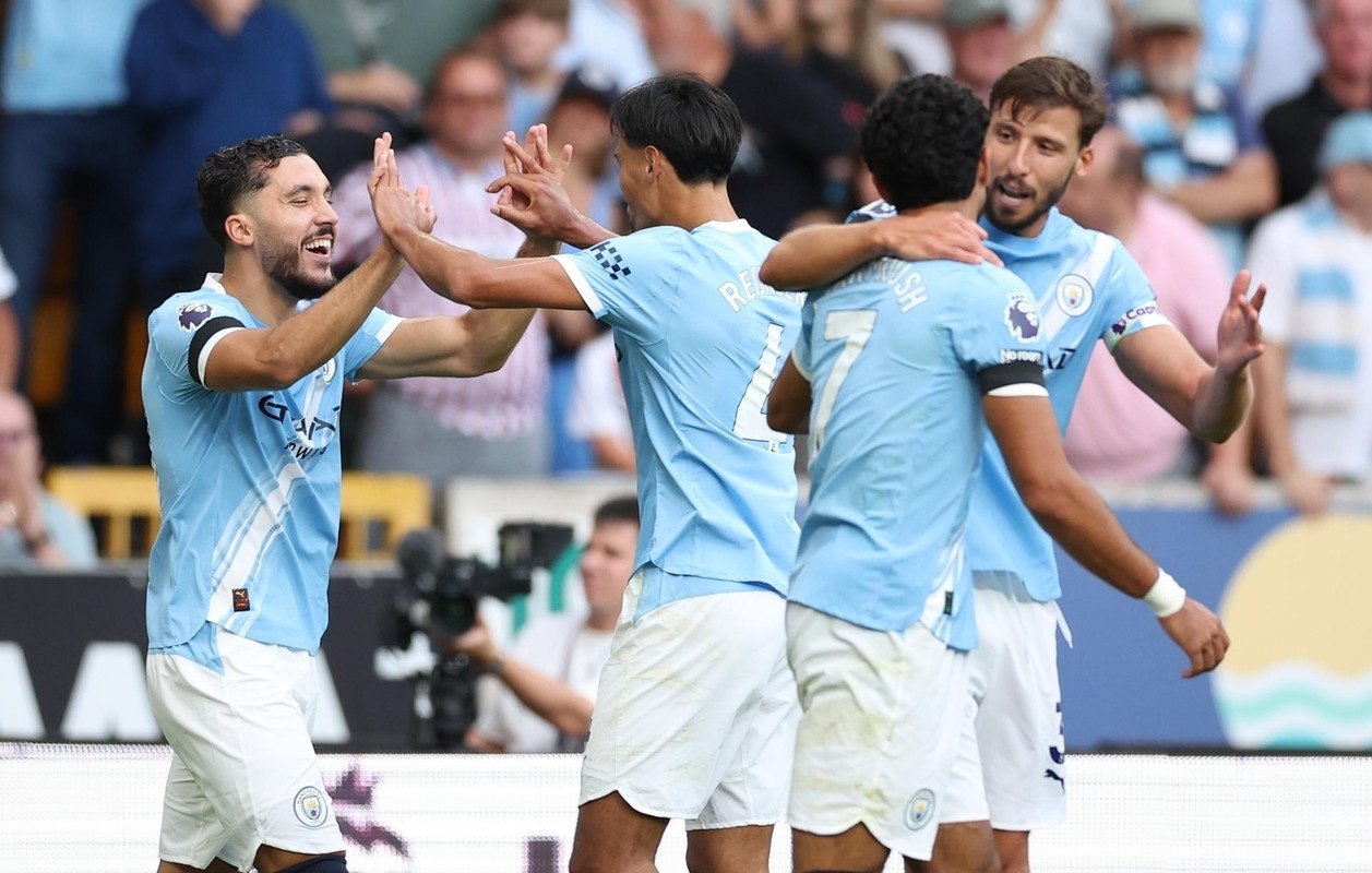Manchester City domine les 'Wolves' et renoue enfin avec la victoire