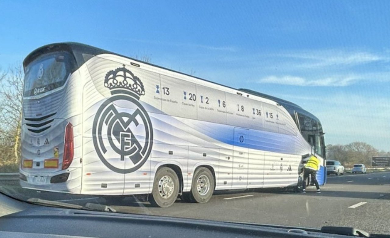 Real Madrid's coach crashed after the loss at Liverpool. Screenshot/The Daily Record