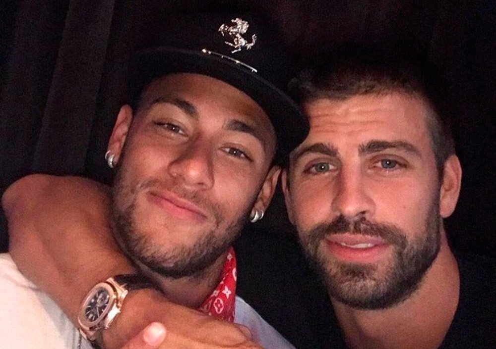 Neymar podría haber prometido a Piqué se que queda. Twitter/3gerardpique