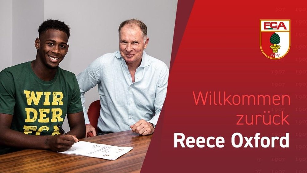 Reece Oxford a été présenté en tant que joueur d'Augsbourg. Twitter/FCAugsbourg