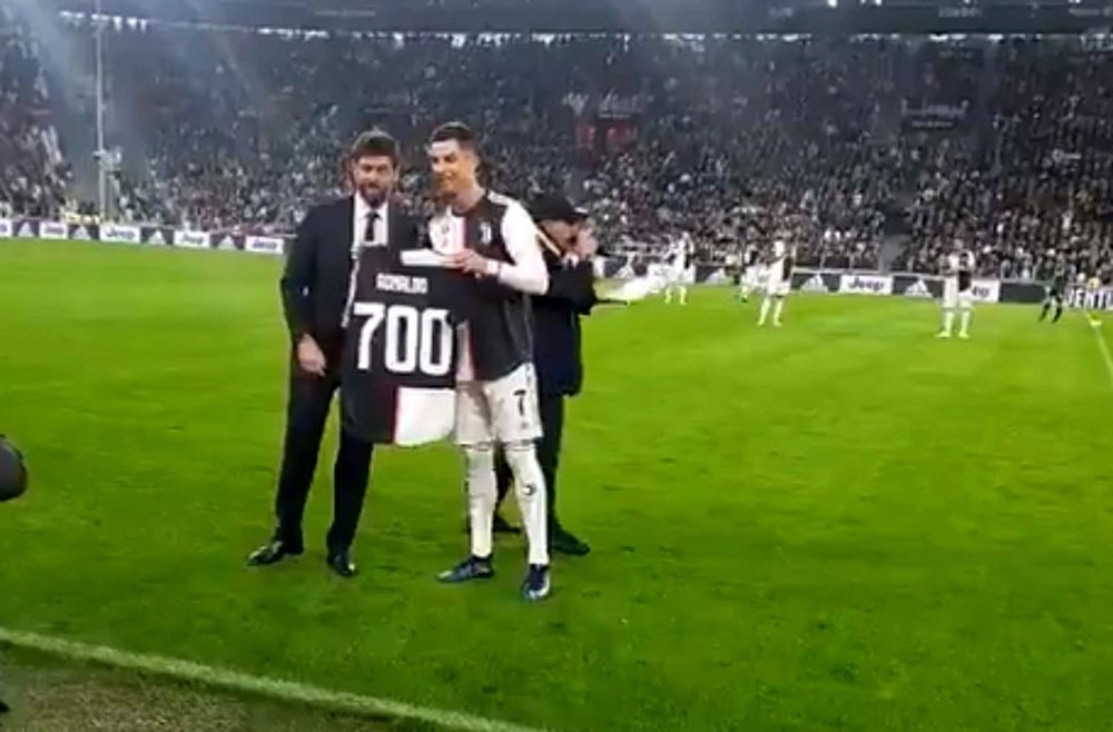 He was given a top. Screenshot/JuventusFC